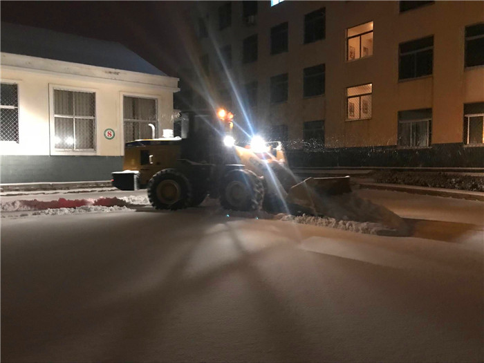 C:\Users\Administrator\Desktop\羊亭学校使用清雪车清雪.jpg C:\Users\Administrator\Desktop\羊亭学校使用清雪车清雪.jpg